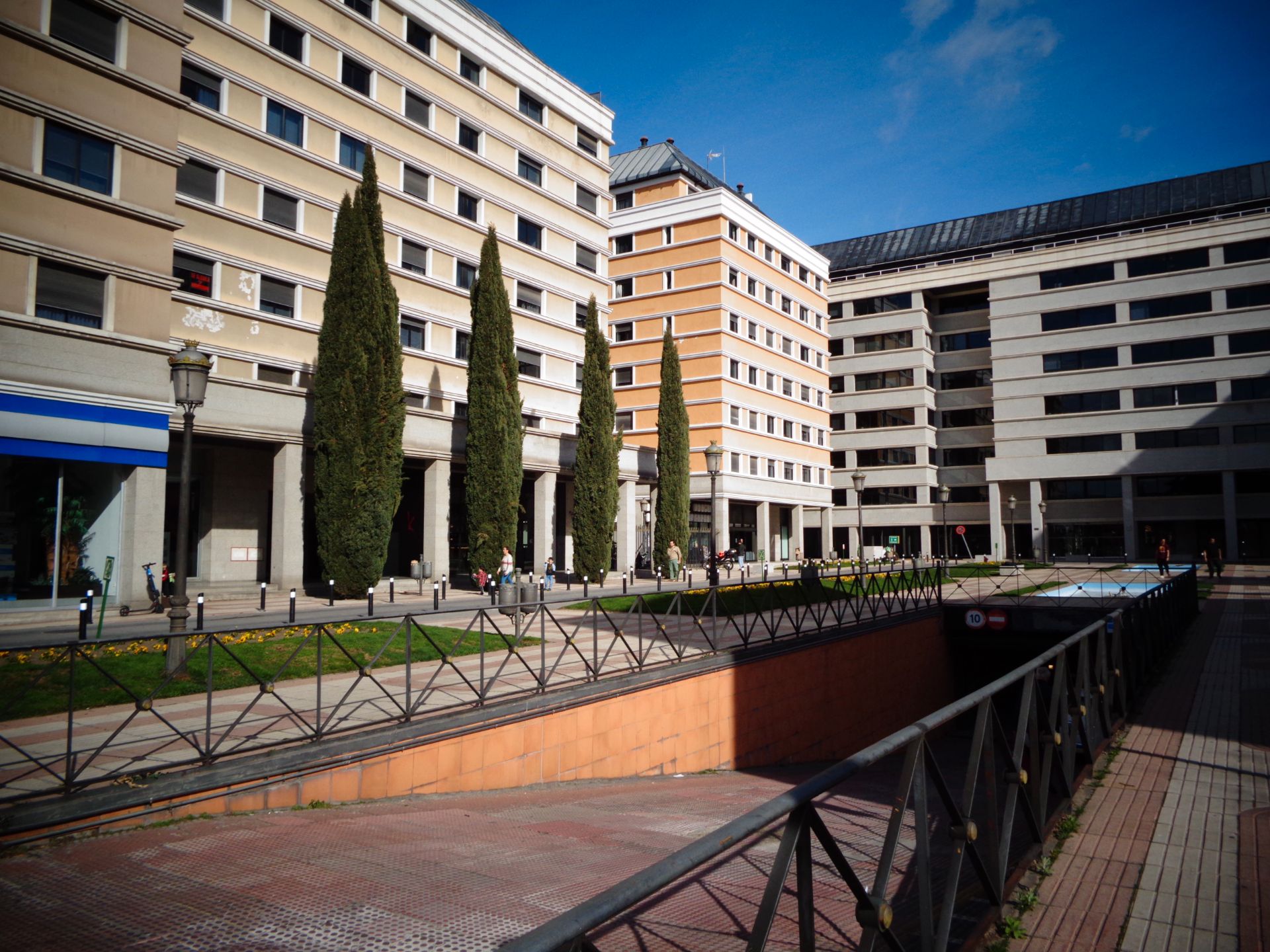 Garatge de lloguer a Plaza del Descubridor Diego de Ordás, Ríos Rosas - Nuevos Ministerios