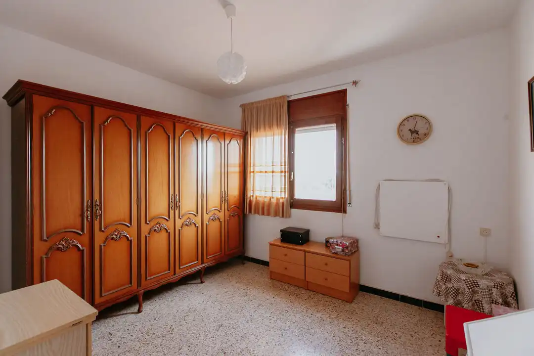 Dormitori de Casa o xalet en venda en Almuniente amb Calefacció, Terrassa i Moblat