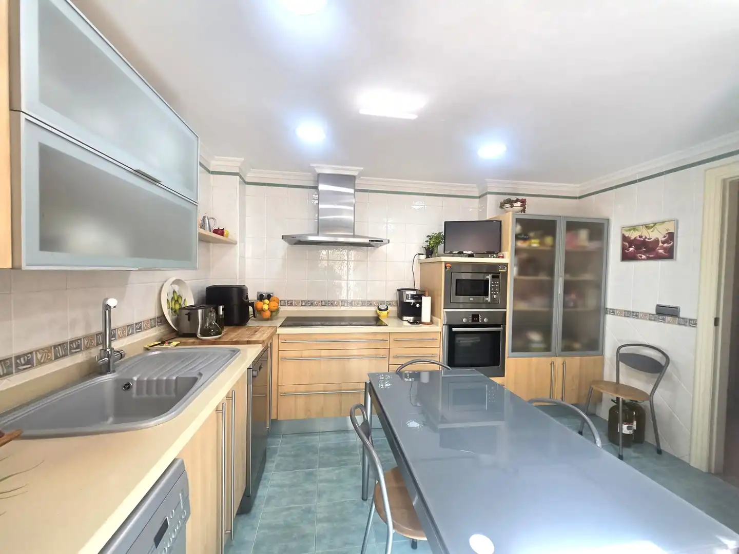 Kitchen of Flat for sale in Rincón de la Victoria  with Air Conditioner, Terrace and Storage room