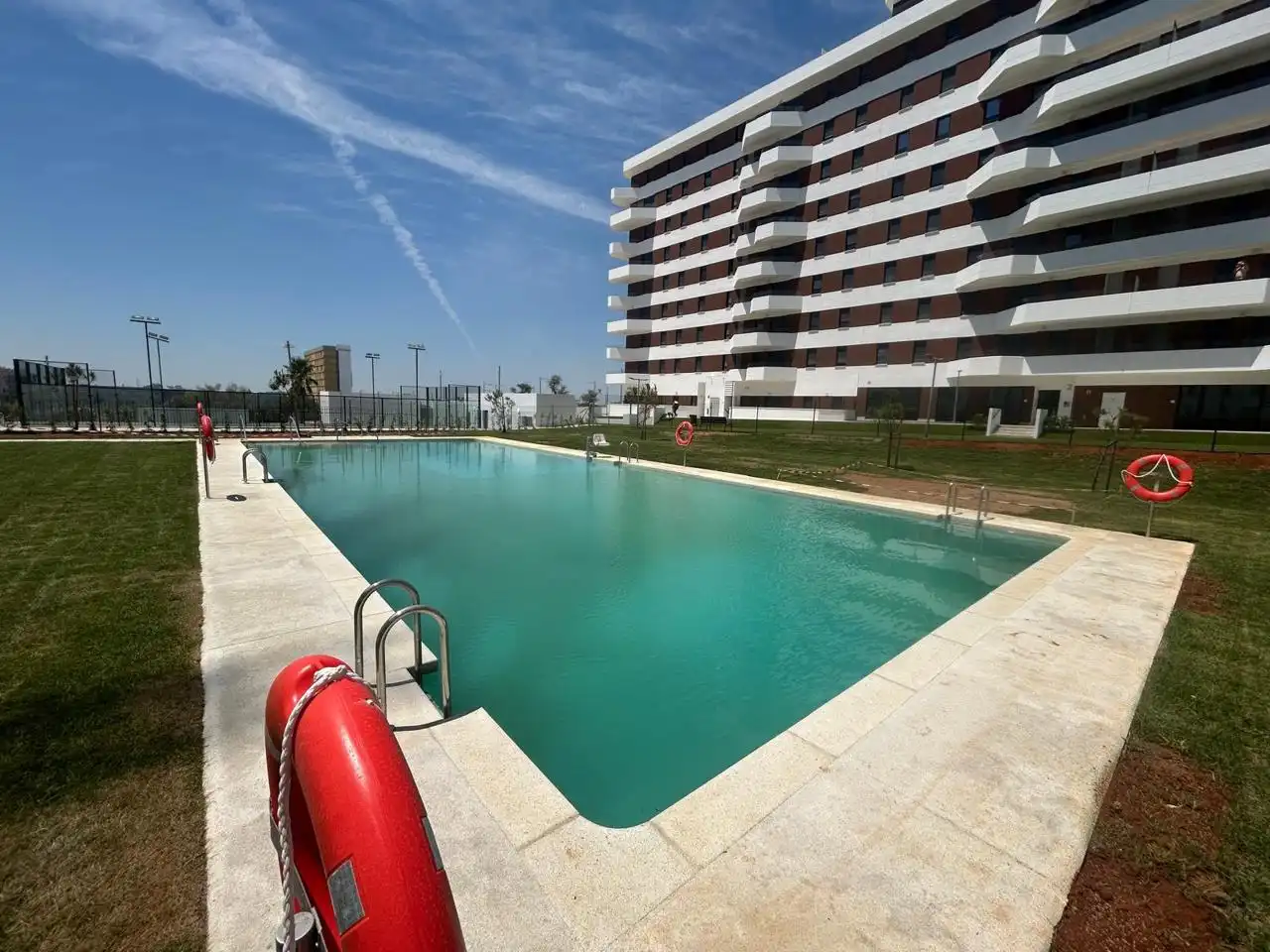 Piscina de Pis de lloguer en Dos Hermanas amb Aire condicionat, Terrassa i Piscina comunitària