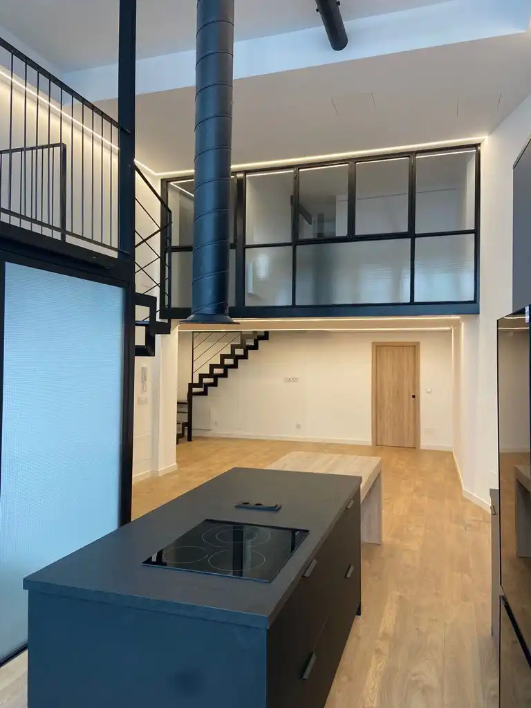 Loft de lloguer en A Coruña Capital  amb Calefacció, Parquet i Forn