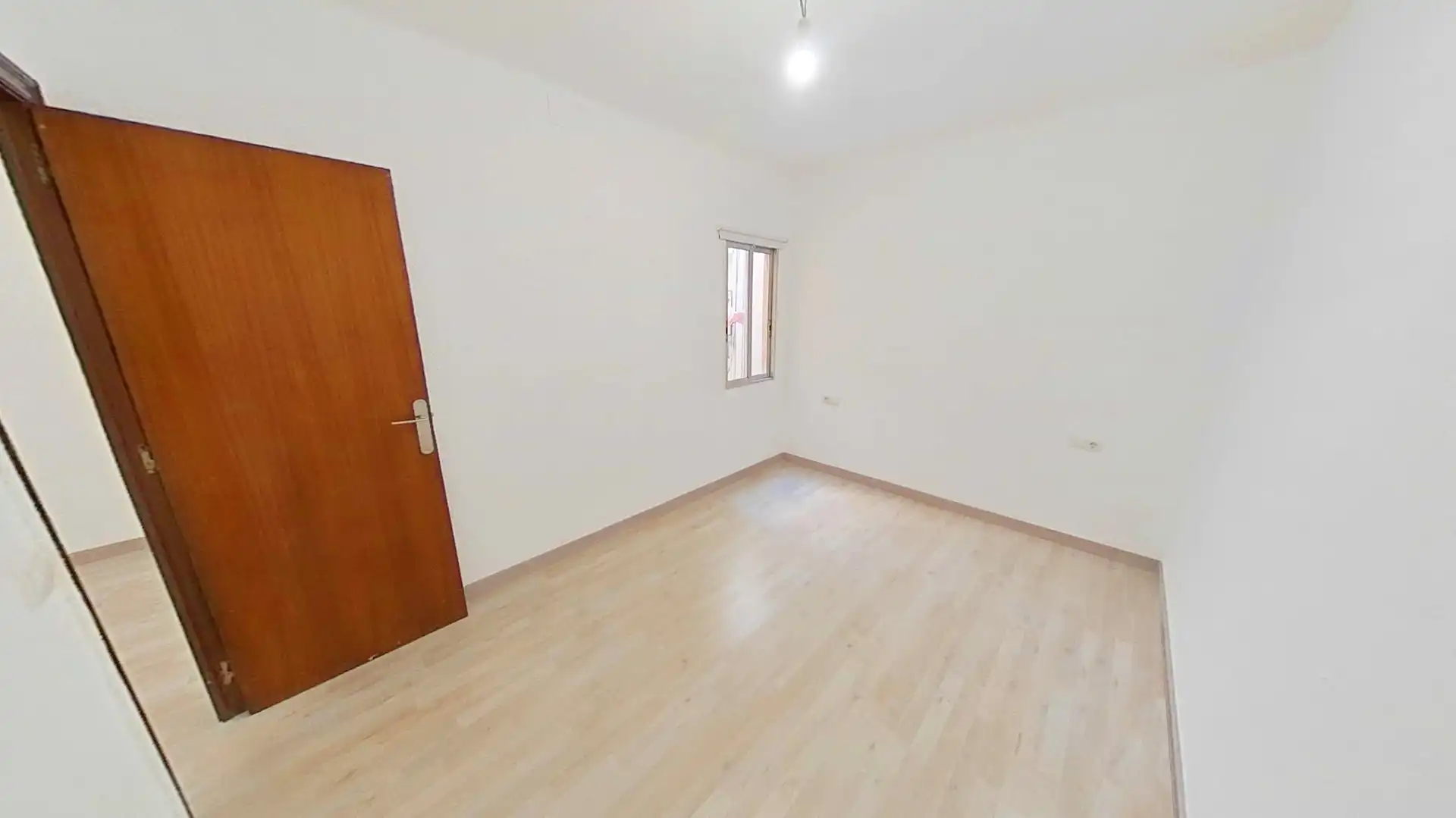 Flat for rent in Llefià