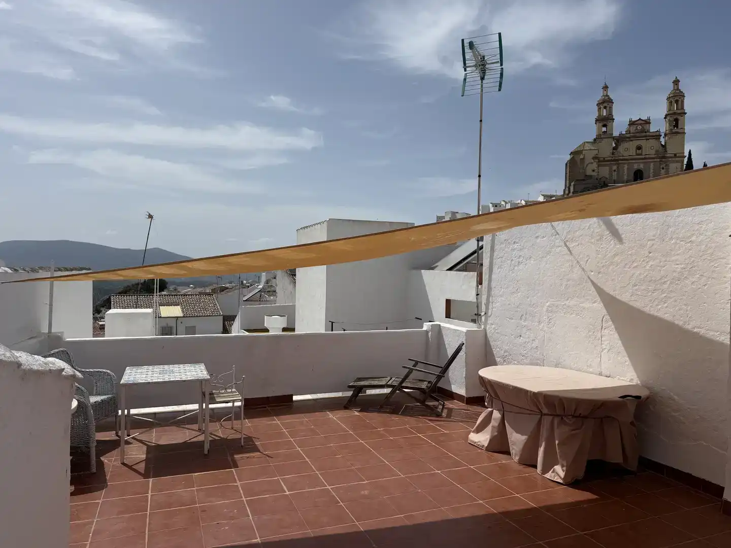 Terrasse von Einfamilien-Reihenhaus zum Verkauf in Olvera mit Klimaanlage und Balkon