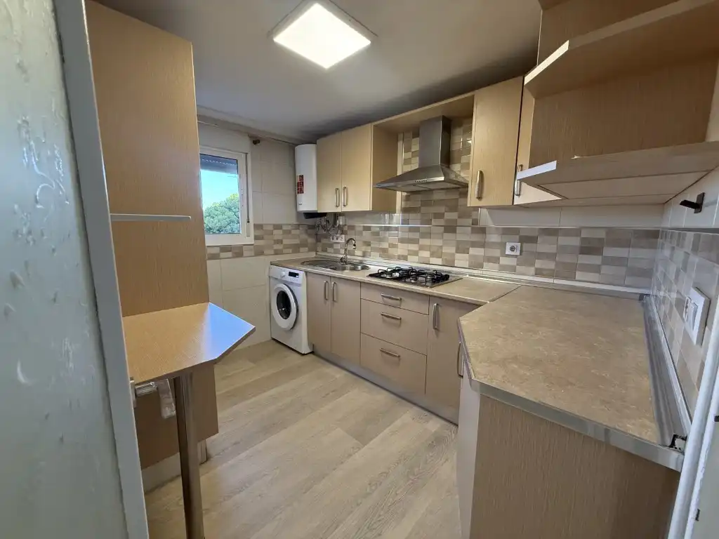 Kitchen of Flat for rent in Sevilla  with Air Conditioner