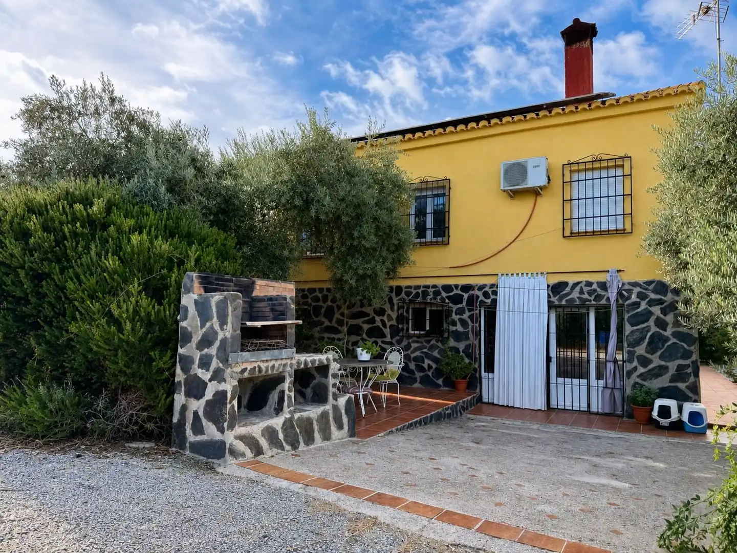 Vista exterior de Finca rústica en venda en Las Gabias amb Jardí privat, Terrassa i Traster
