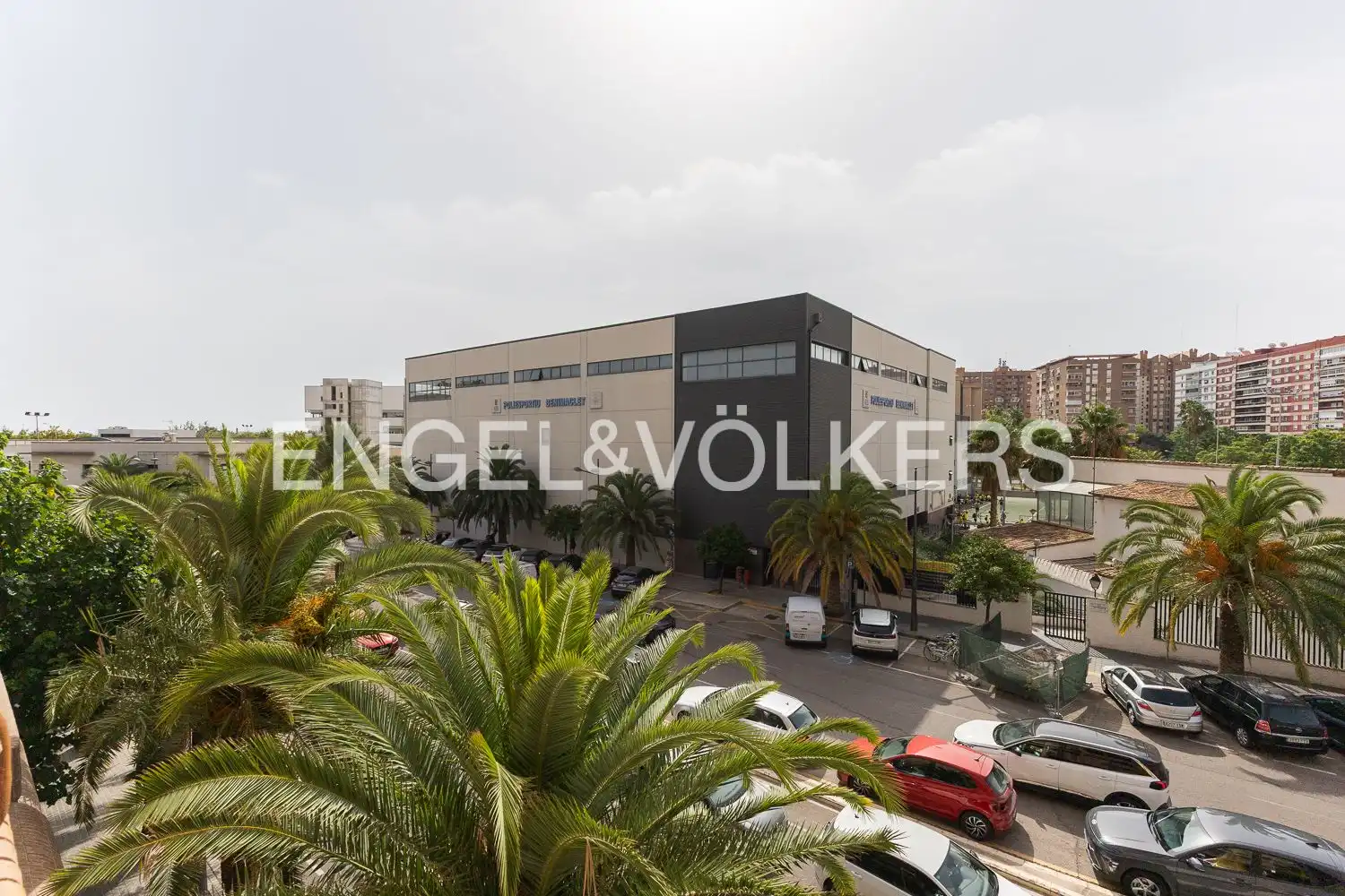 Vista exterior de Pis de lloguer en Valencia amb Calefacció i Balcó