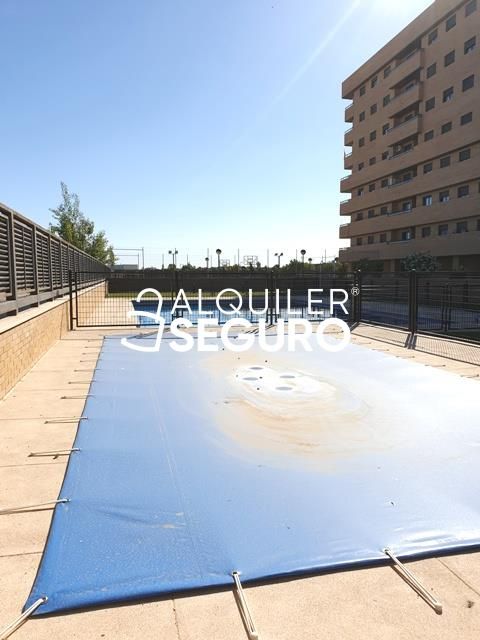 Piscina de Pis de lloguer en Seseña amb Aire condicionat, Calefacció i Terrassa
