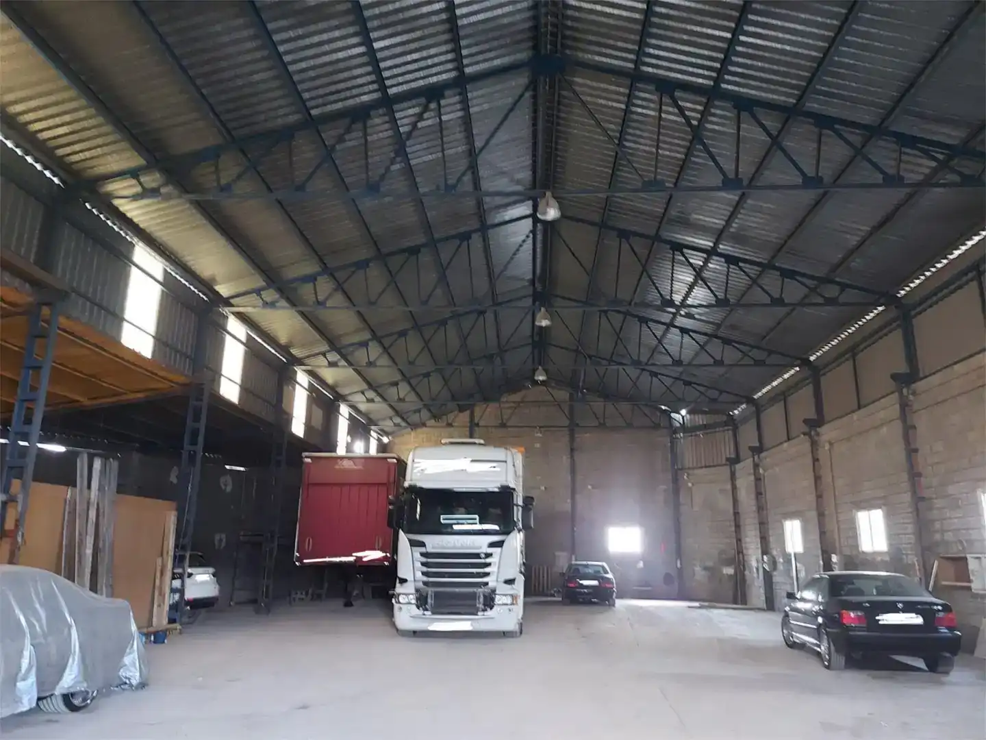Aparcament de Nau industrial de lloguer en La Roda