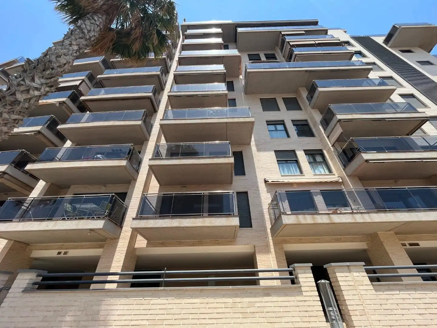 Vista exterior de Apartamento en venta en Alicante / Alacant con Aire acondicionado, Calefacción y Jardín privado