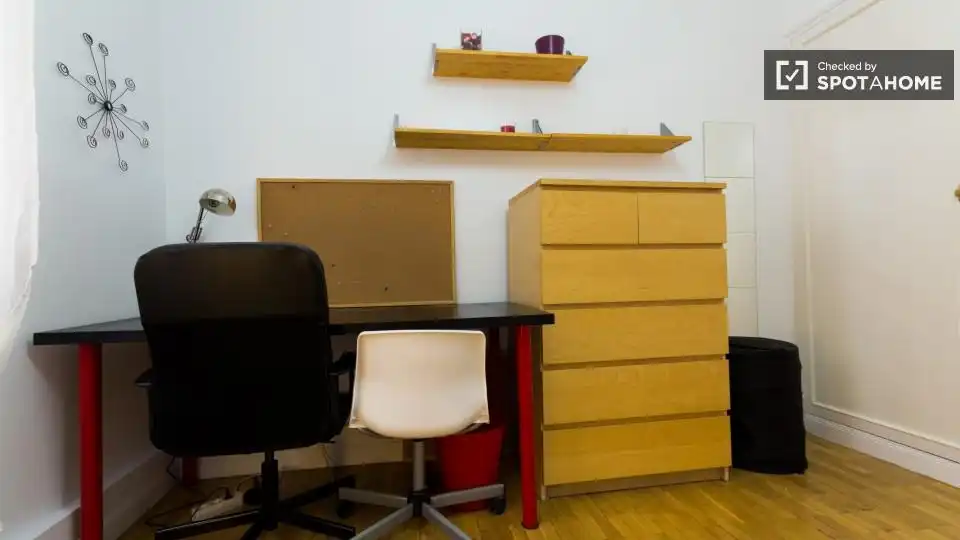 Room in Embajadores - Lavapiés