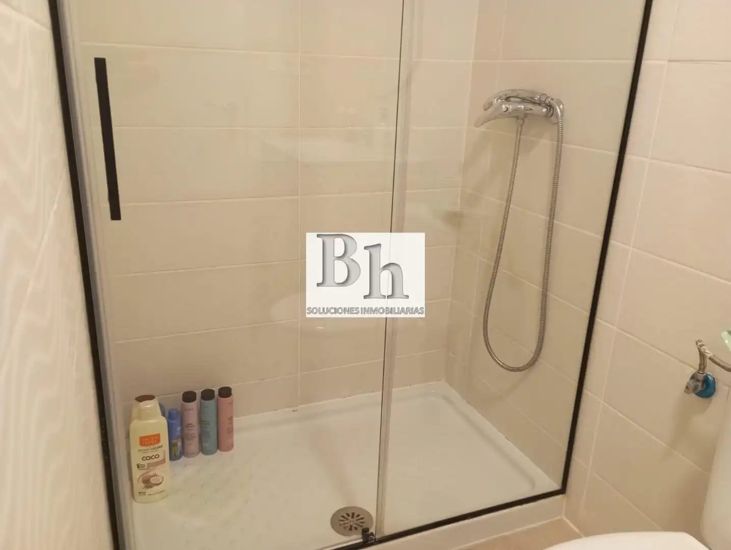 Bathroom of Flat for sale in Málaga  with Air Conditioner, Private garden and Terrace