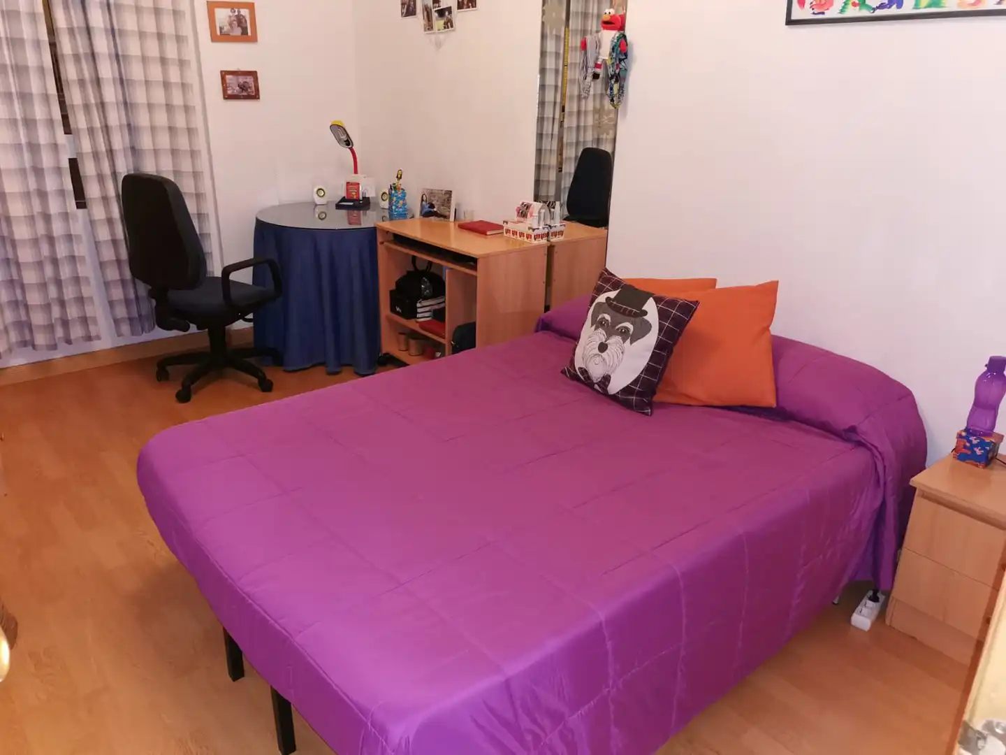 Bedroom of Flat for rent in Granada  with Washing machine
