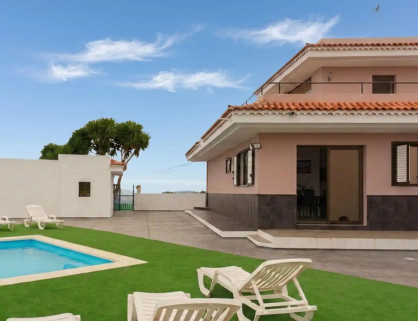 Exterior view of Houses for sale in Icod de los Vinos  with Air Conditioner, Heating and Private garden
