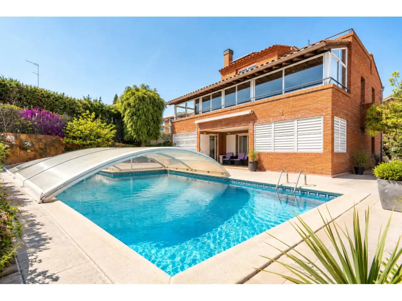 Swimming pool of Houses for sale in El Masnou  with Heating, Private garden and Terrace