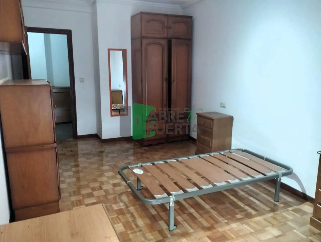 Schlafzimmer von Wohnungen zur Miete in Ourense Capital  mit Heizung, Parkett und Möbliert