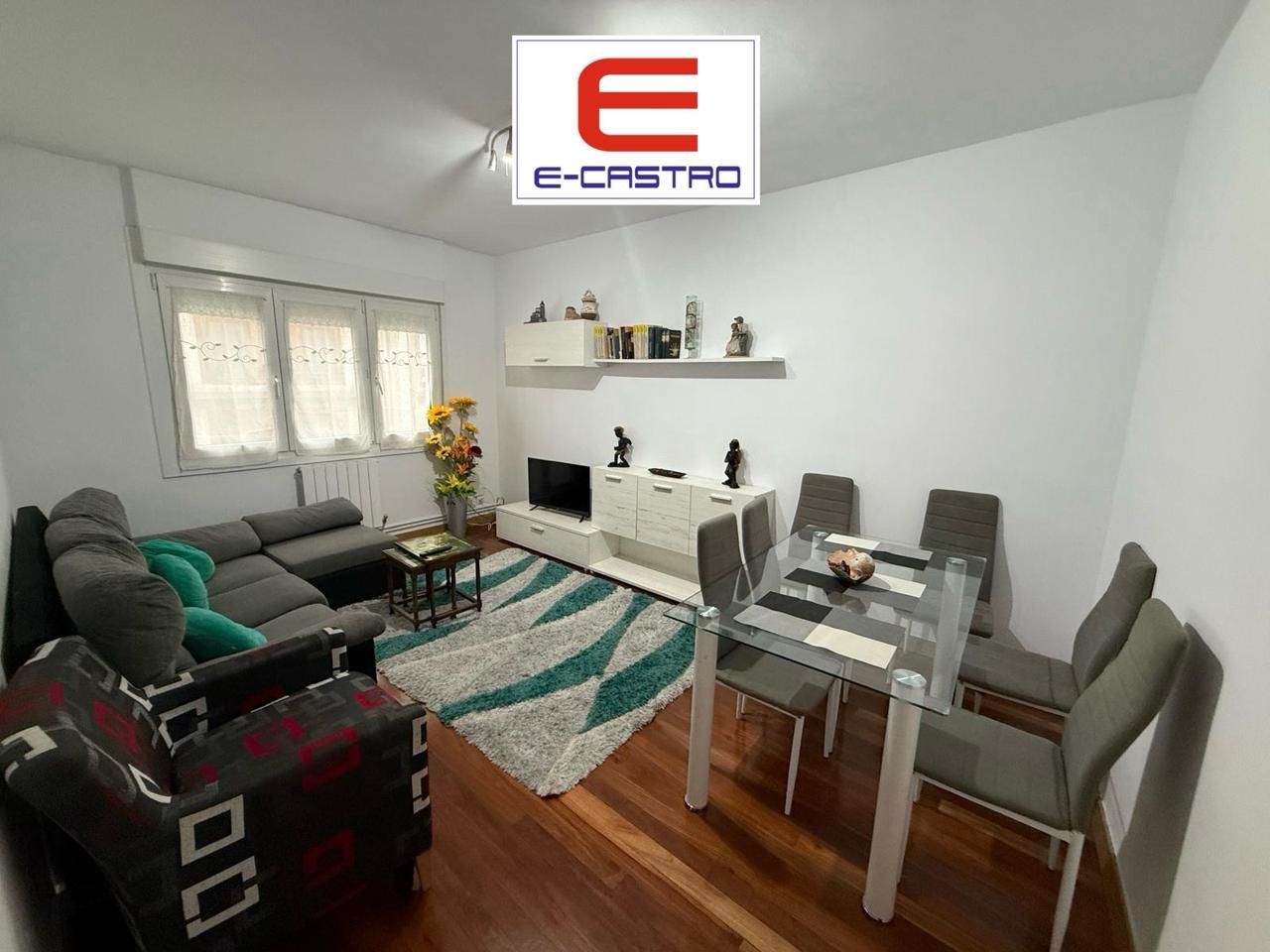 Sala d'estar de Pis en venda en Castro-Urdiales amb Calefacció, Parquet i Terrassa