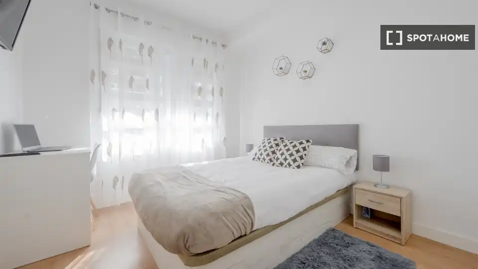 Bedroom of Flat for rent in Madrid  with Air Conditioner, Heating and Furnished
