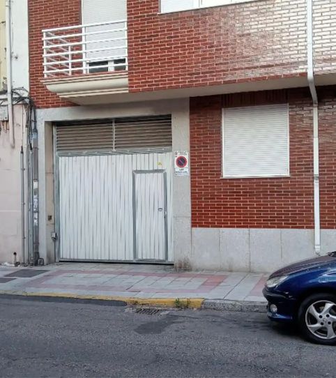 Foto 2 de Garaje en venta en Calle Rey Emperador, 7, La Vega - La Sal, León Capital