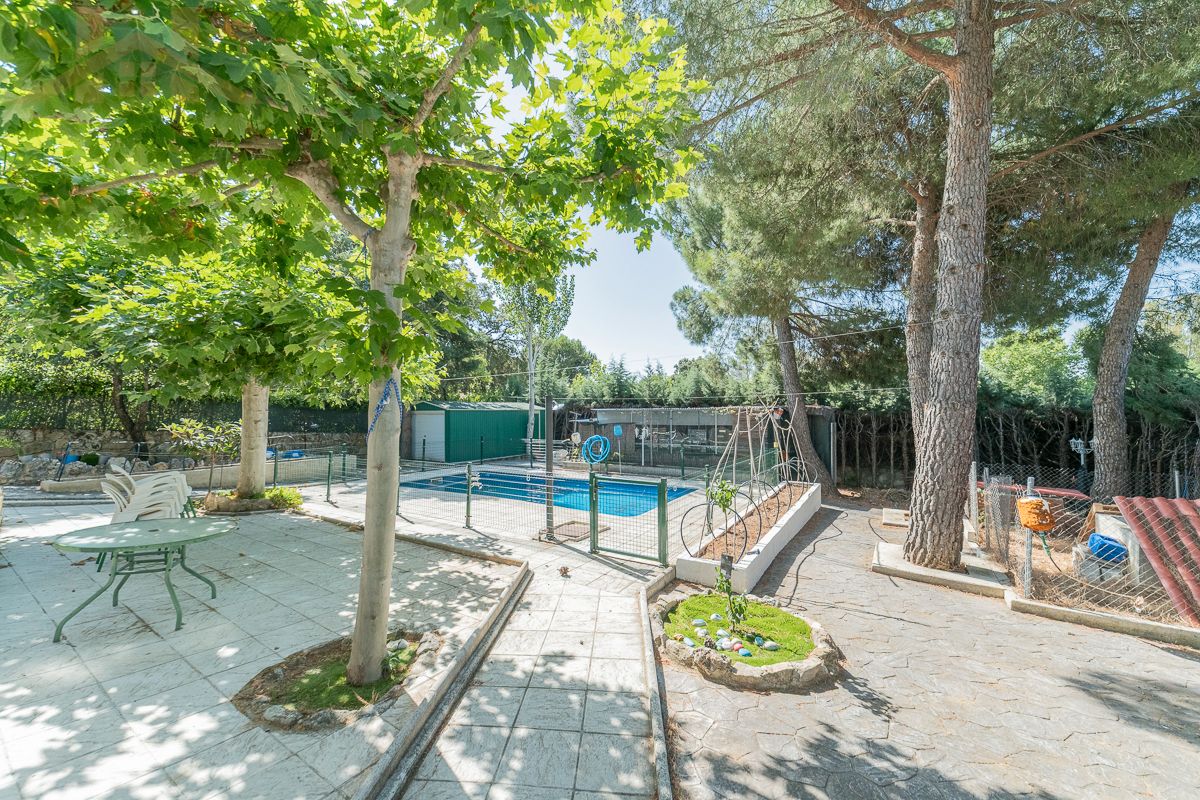 Swimming pool of House or chalet for sale in Valdemorillo  with Air Conditioner, Heating and Terrace