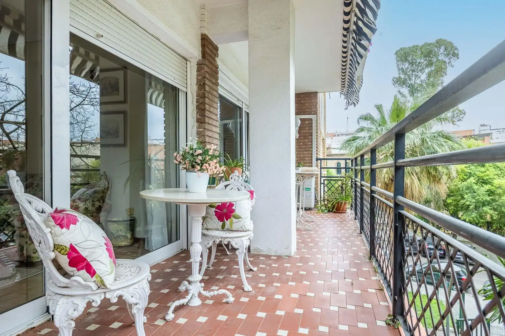 Terrasse von Wohnung zum Verkauf in Sevilla mit Klimaanlage, Privatgarten und Terrasse
