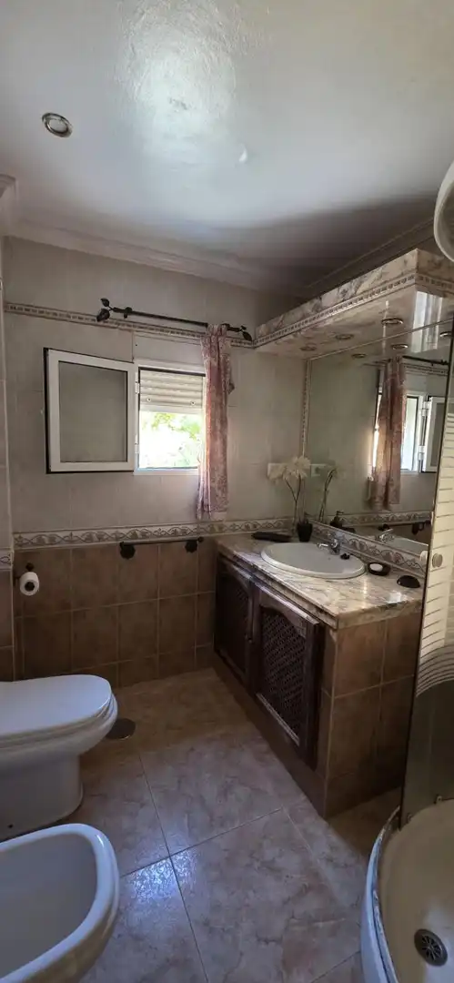 Badezimmer von Wohnung zum Verkauf in Algeciras