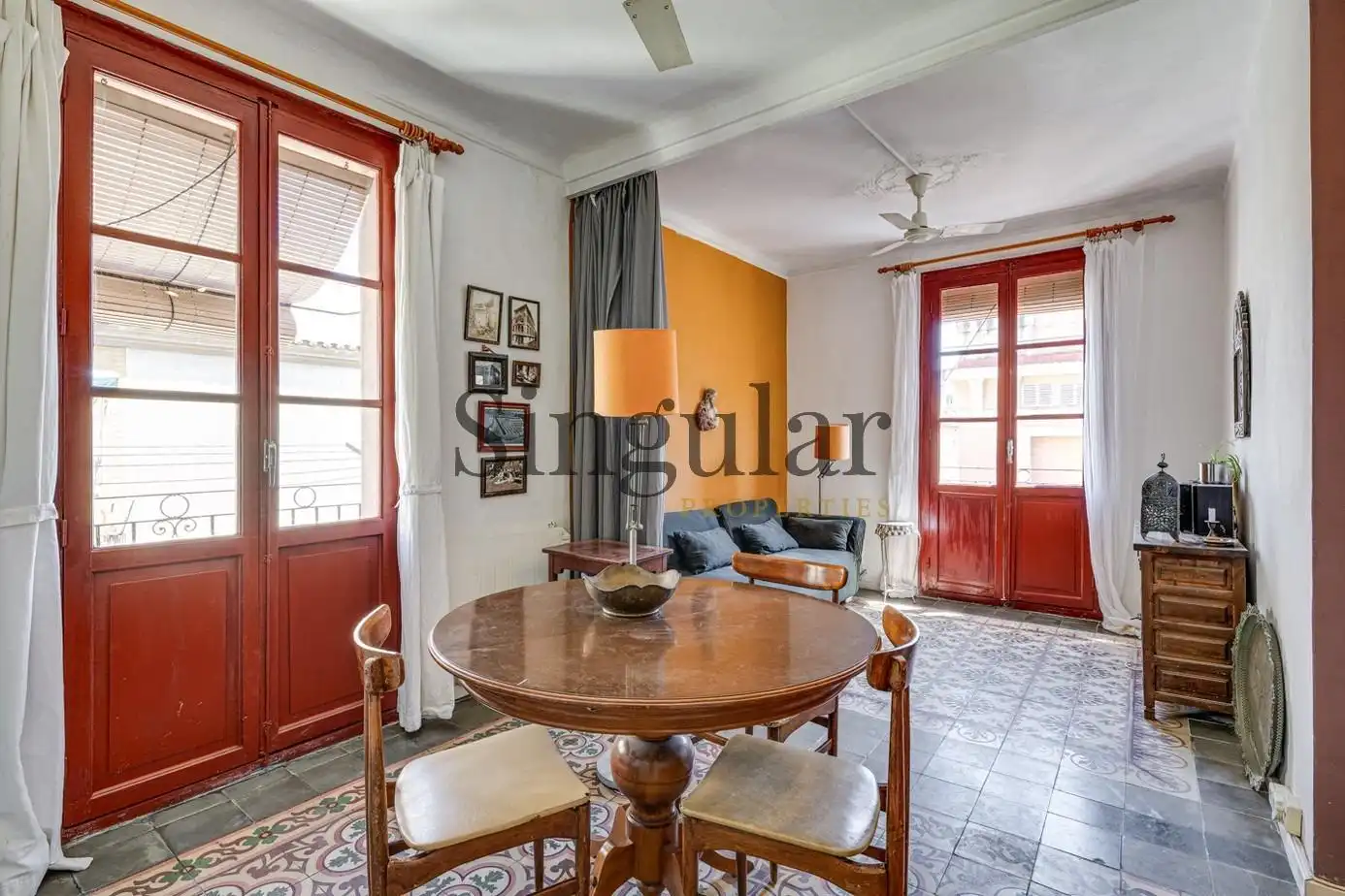 Comedor de Piso en venta en Barcelona con Balcón