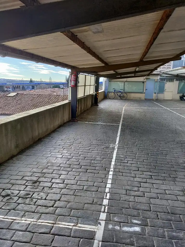 Parkplatz von Garage zum Verkauf in Pallejà