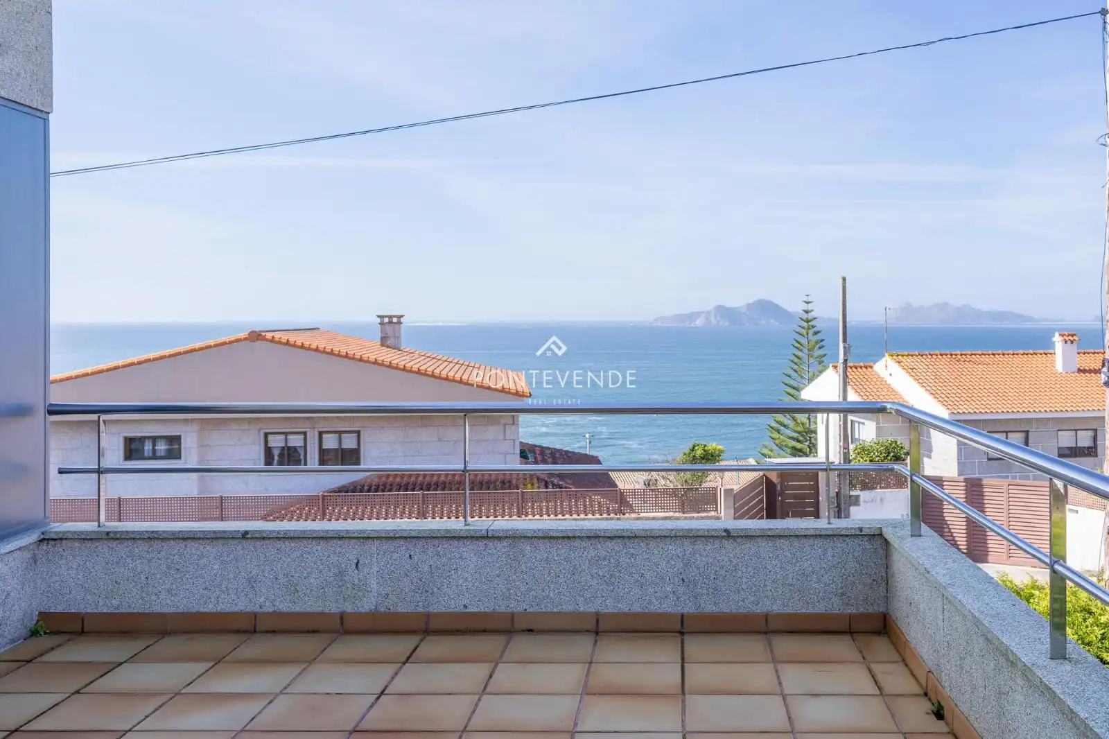 Vista exterior de Casa o xalet en venda en Vigo  amb Calefacció, Jardí privat i Terrassa