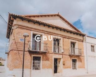 Exterior view of House or chalet for sale in Valladolid Capital  with Air Conditioner, Heating and Private garden