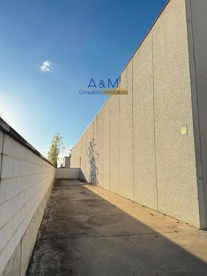 Exterior view of Industrial buildings for rent in Cistérniga  with Heating
