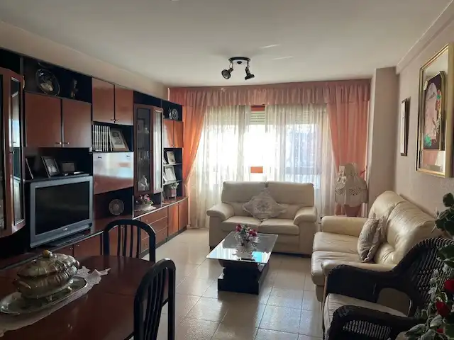 Sala d'estar de Pis en venda en La Robla  amb Calefacció i Traster