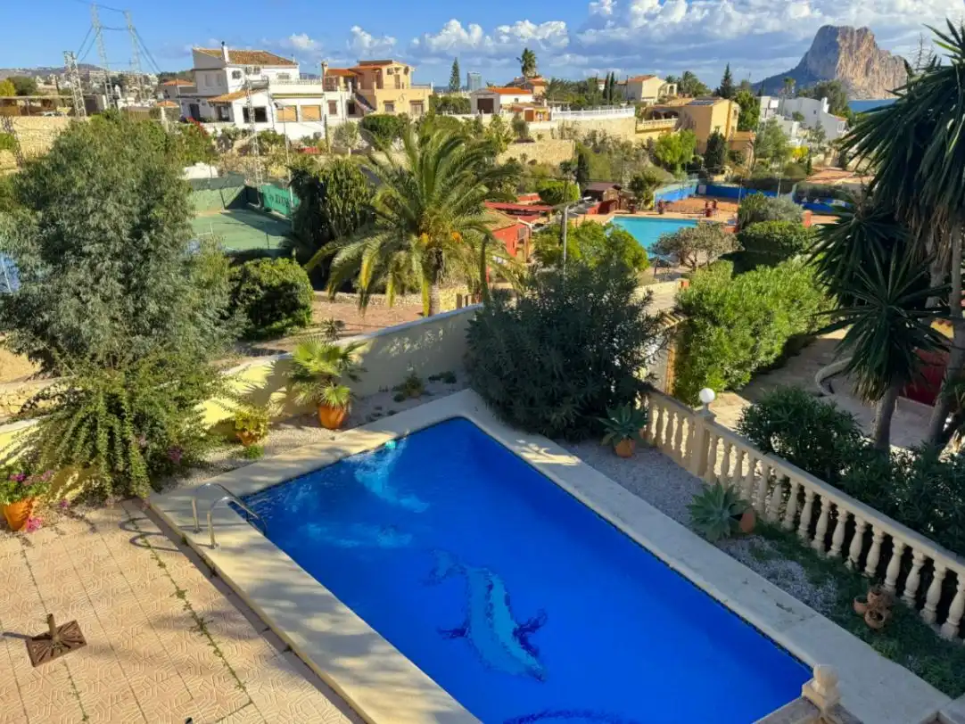 Schwimmbecken von Haus oder Chalet zum Verkauf in Calpe / Calp mit Klimaanlage, Heizung und Privatgarten