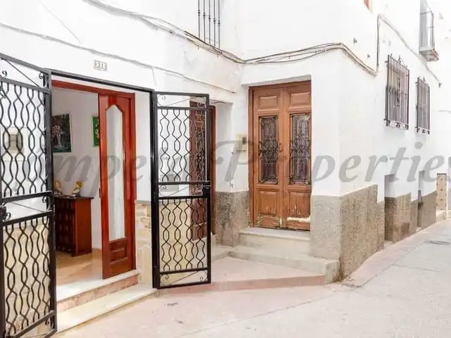 Adossat en venda a Cómpeta