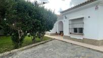 Vista exterior de Casa o xalet en venda en Chiclana de la Frontera amb Jardí privat, Traster i Piscina