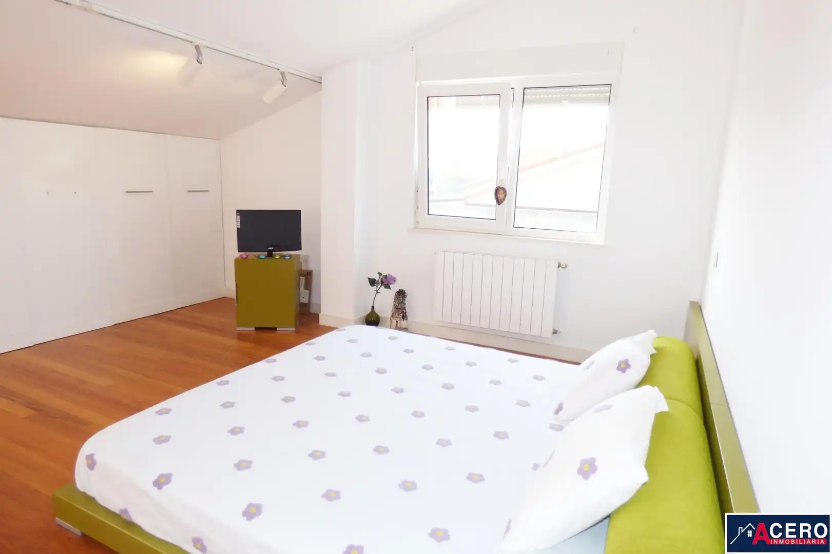 Habitación de Ático en venta en Entrambasaguas con Calefacción y Amueblado