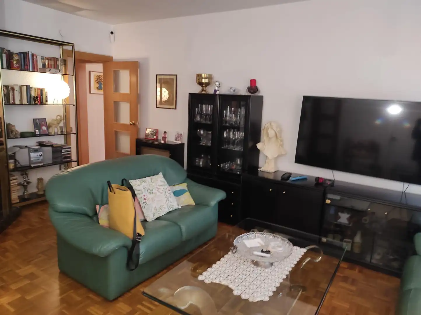 Living room of Ground floor for sale in Esplugues de Llobregat  with Air Conditioner, Heating and Parquet flooring
