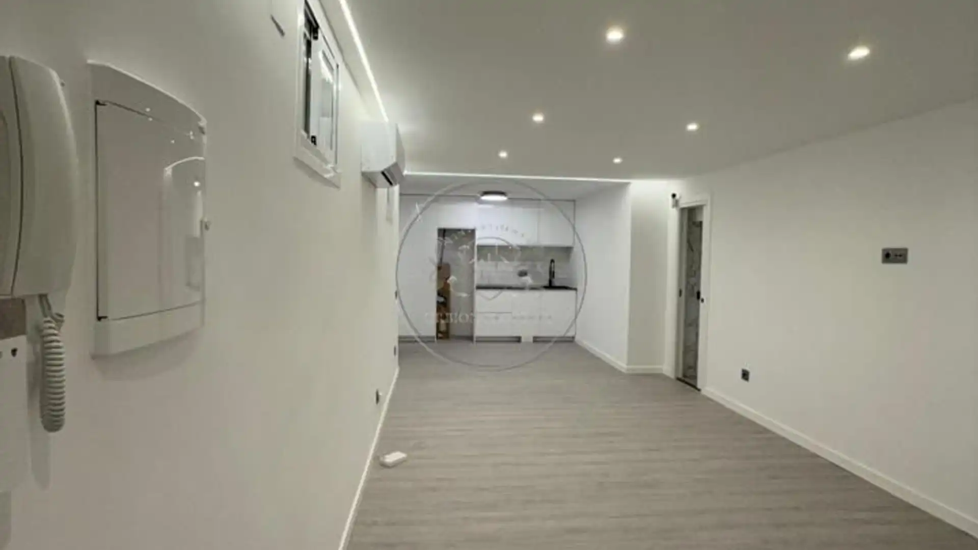 Flat for sale in  Madrid Capital  with Air Conditioner and Alarm