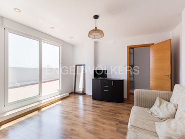 Penthouse with lift to rent in Campanar