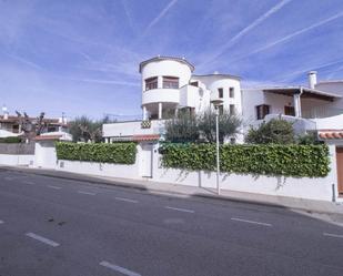 Exterior view of House or chalet for sale in El Vendrell  with Air Conditioner, Heating and Terrace