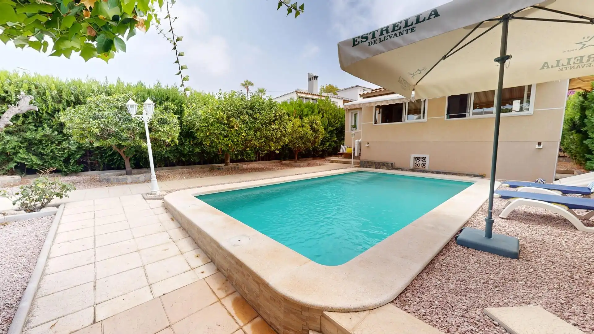 Piscina de Casa o xalet en venda en Torrevieja amb Aire condicionat, Calefacció i Jardí privat