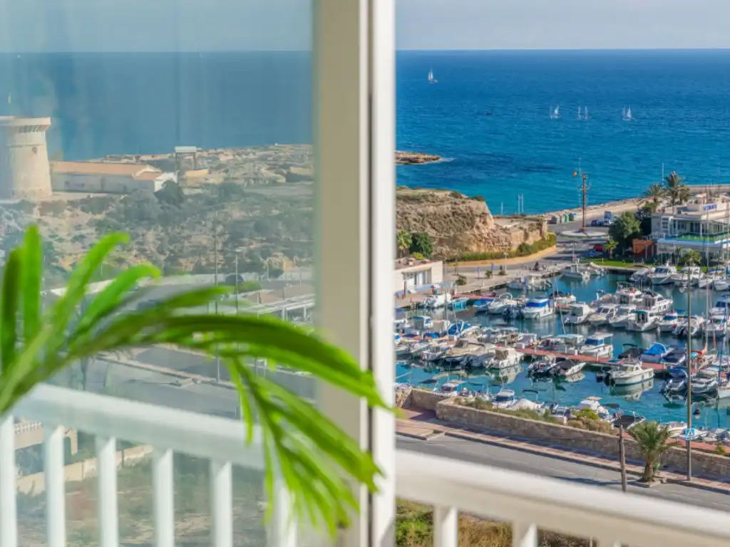 Apartments for sale in Calle Azorin 10 escalera 1 planta 06 puerta a, Campello Playa