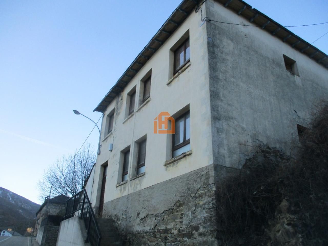 Exterior view of House or chalet for sale in Murias de Paredes