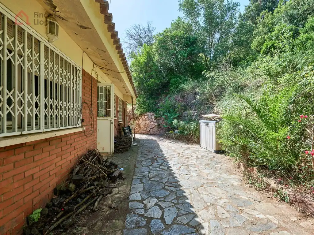 Vista exterior de Casa o xalet en venda en Corbera de Llobregat amb Aire condicionat, Calefacció i Jardí privat