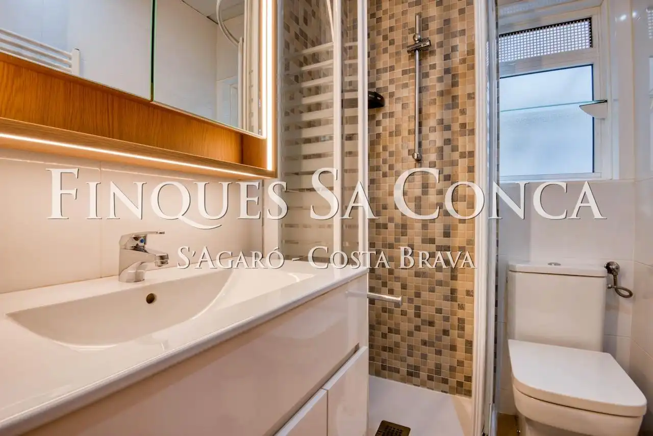 Baño de Apartamento en venta en Sant Feliu de Guíxols con Calefacción y Parquet