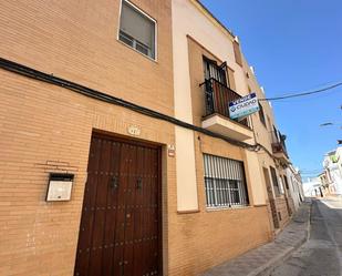 Exterior view of House or chalet for sale in Utrera  with Terrace and Balcony