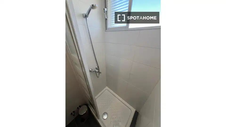 Baño de Piso de alquiler en Madrid con Aire acondicionado, Calefacción y Amueblado