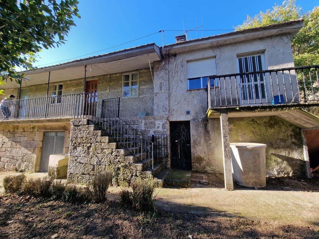 Exterior view of Country house for sale in O Irixo  with Private garden