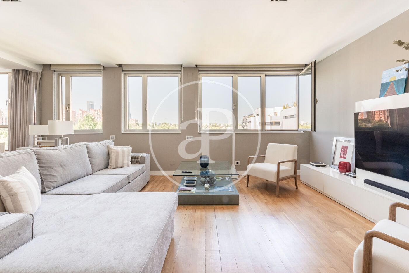 Sala d'estar de Dúplex en venda en  Madrid Capital amb Aire condicionat, Calefacció i Jardí privat