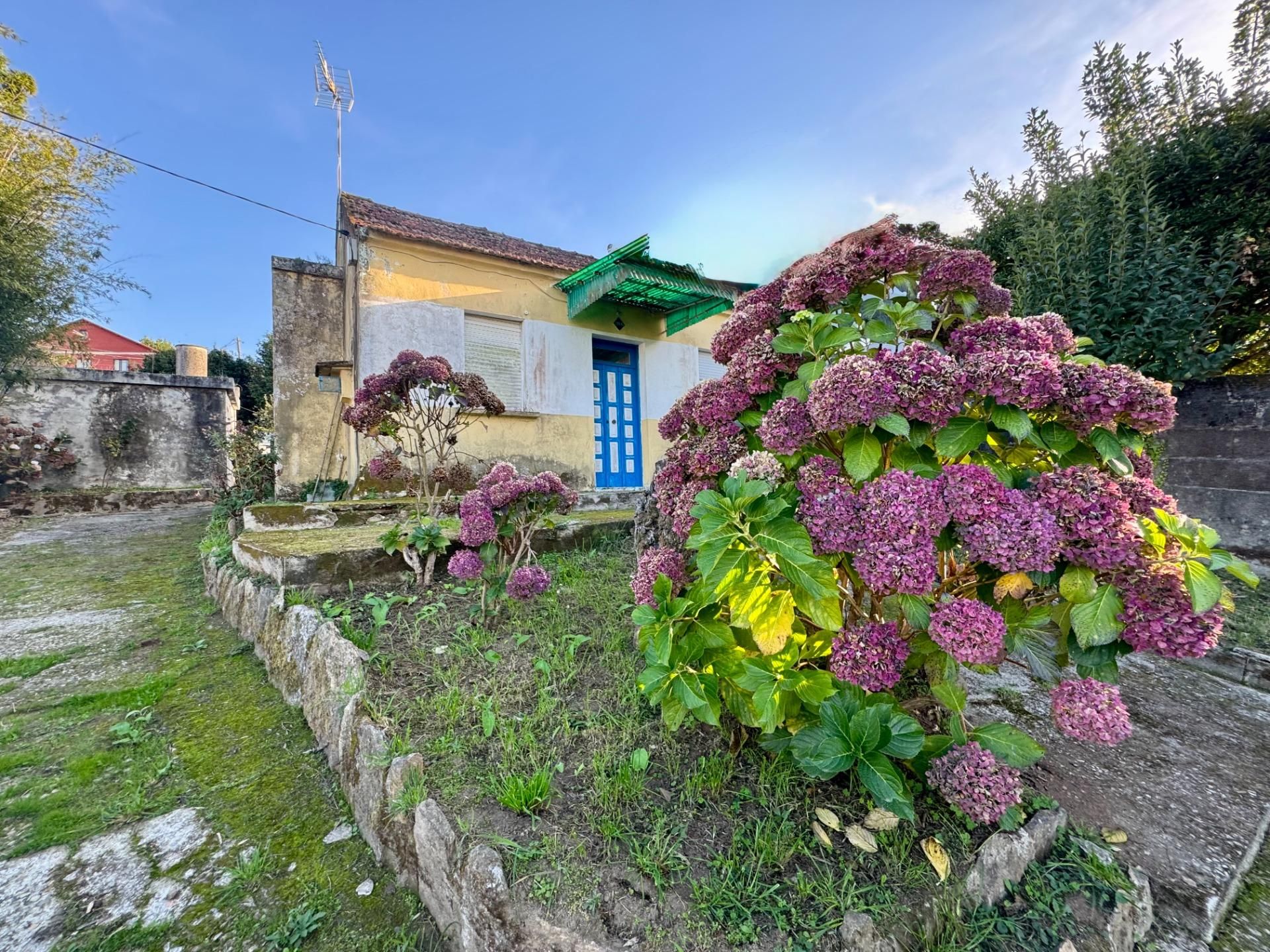 Vista exterior de Casa o xalet en venda en Vigo  amb Jardí privat i Traster