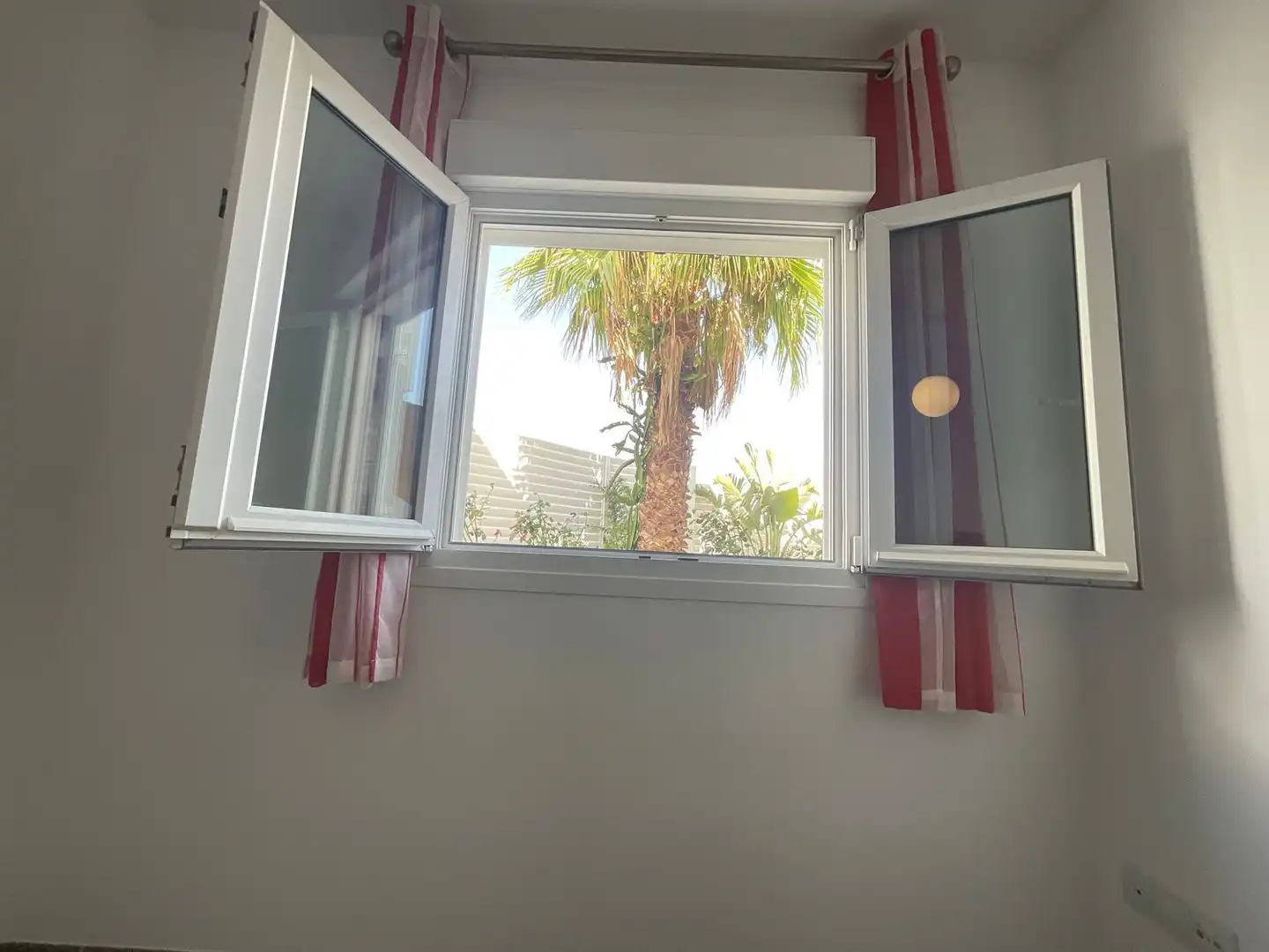 Habitación de Casa o chalet en venta en Almería con Jardín privado, Terraza y Trastero